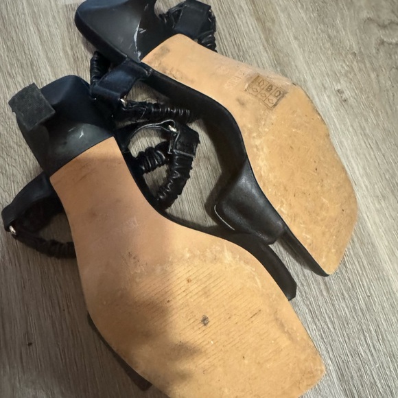 Shein black faux leather ruffle low heels - Picture 5 of 5